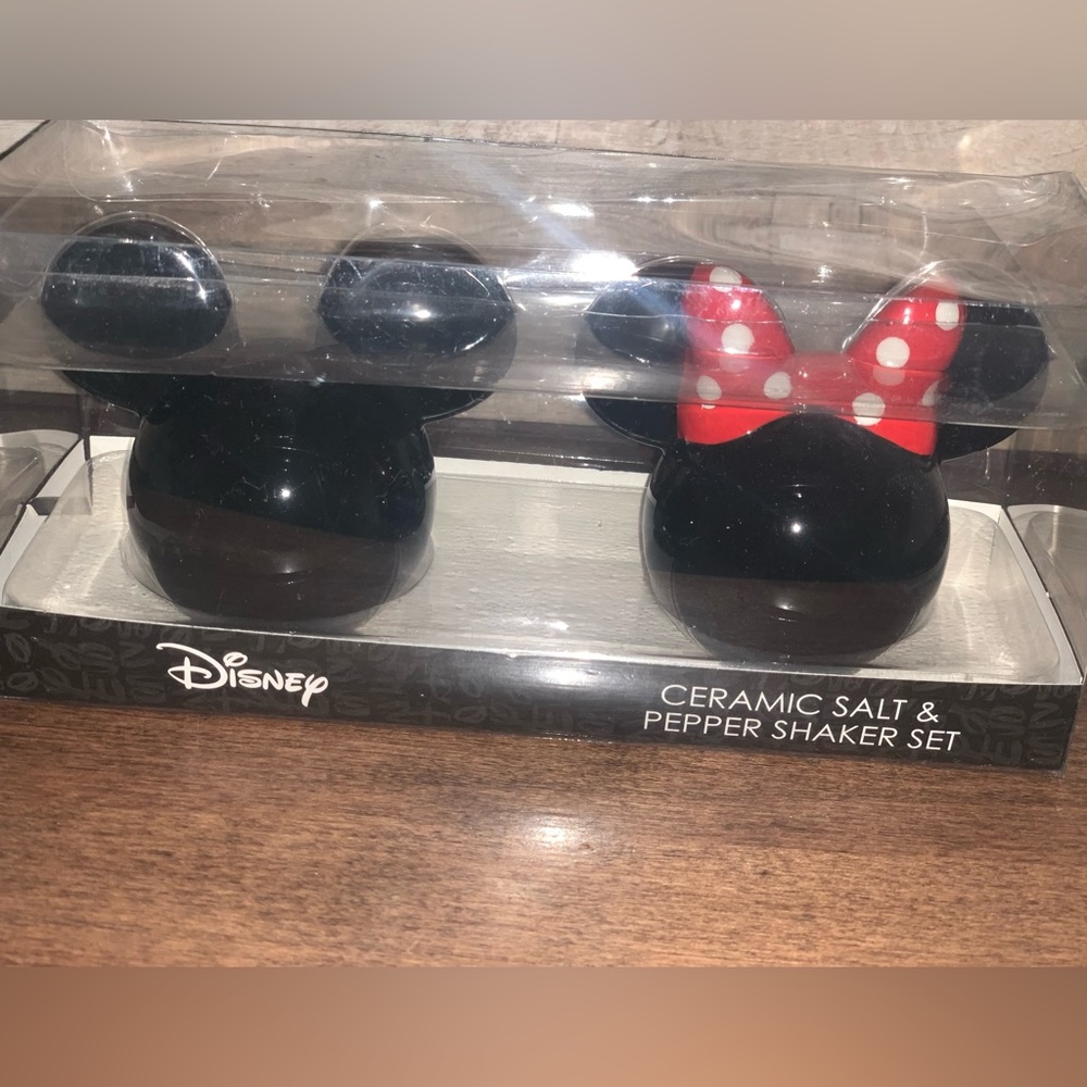 Mickey Mouse & Minnie Mouse salt and pepper shaker